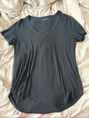 Abercrombie & Fitch Black V-Neck Short Sleeve Tee